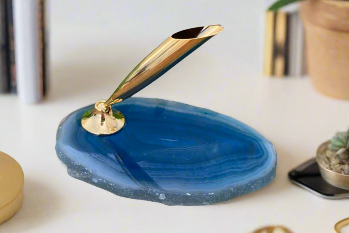 Exploring the Beauty and Power of Agate: A Gemstone of History, Healing, and Elegance