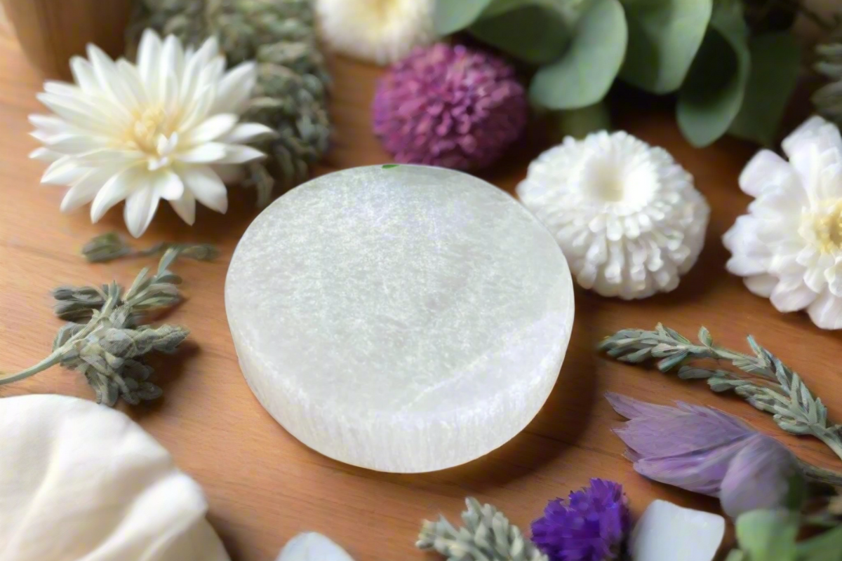 Discover the Healing Power of Selenite: A Crystal for Clarity, Cleansing, and Protection